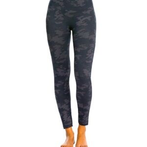 Spanx Look At Me Now seamless leggings gray camo size medium camouflage